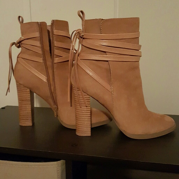 Steve Madden Shoes - Steve Madden size 8.5 camel colored ankle boots